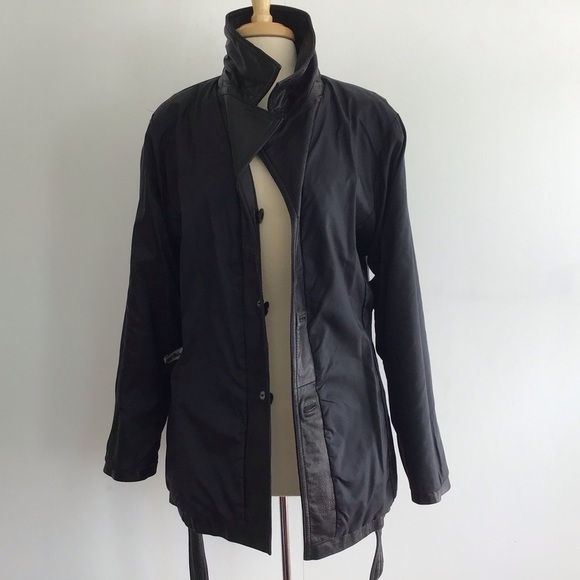 Atelier by B. Thomas black leather self belted three button blazer. Size Large - Picture 6 of 13